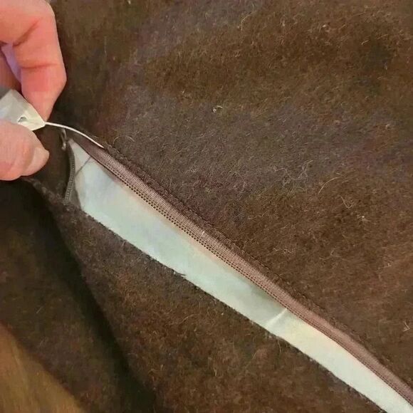 Leila's Linens New York Handcrafted Dark Brown Wool Felt Sharkstooth 18 Pillo - Picture 9 of 10